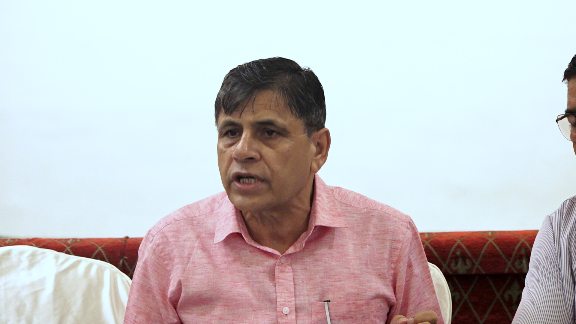 'मुख्य नेताहरुलाई जतिसक्दो चाँडो विदा दिउँ र सम्पत्ति छानबिन गर्न उच्चस्तरीय आयोग बनाऔँ'
